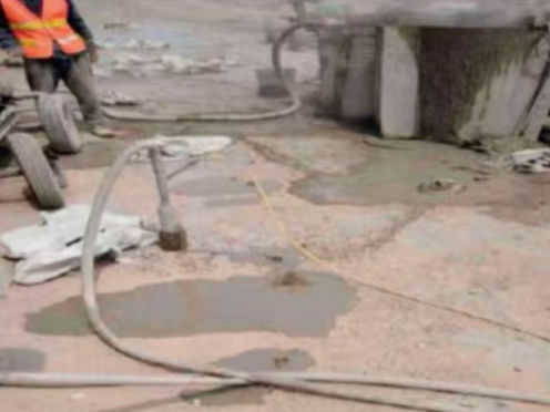 巴楚水泥混凝土路面板底注浆技术 路面脱空注浆整治方案