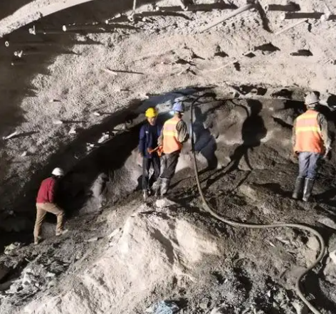 巴楚拱顶带模注浆料的施工流程及注意事项